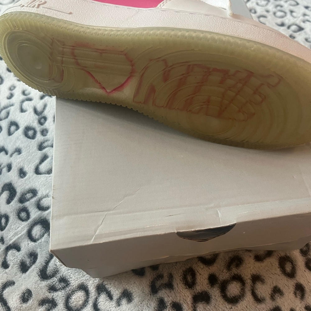 Nike Kids Sneakers in Pink and White - Picture 2 of 5